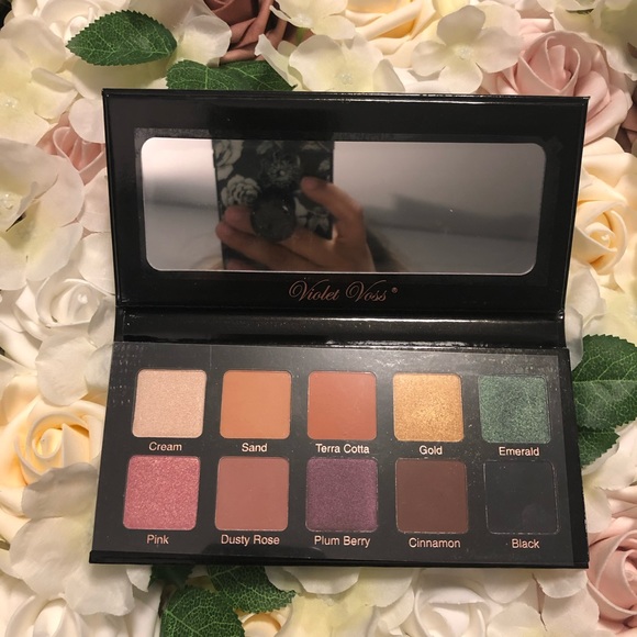 Violet Voss Eyeshadow Palette - Picture 2 of 3